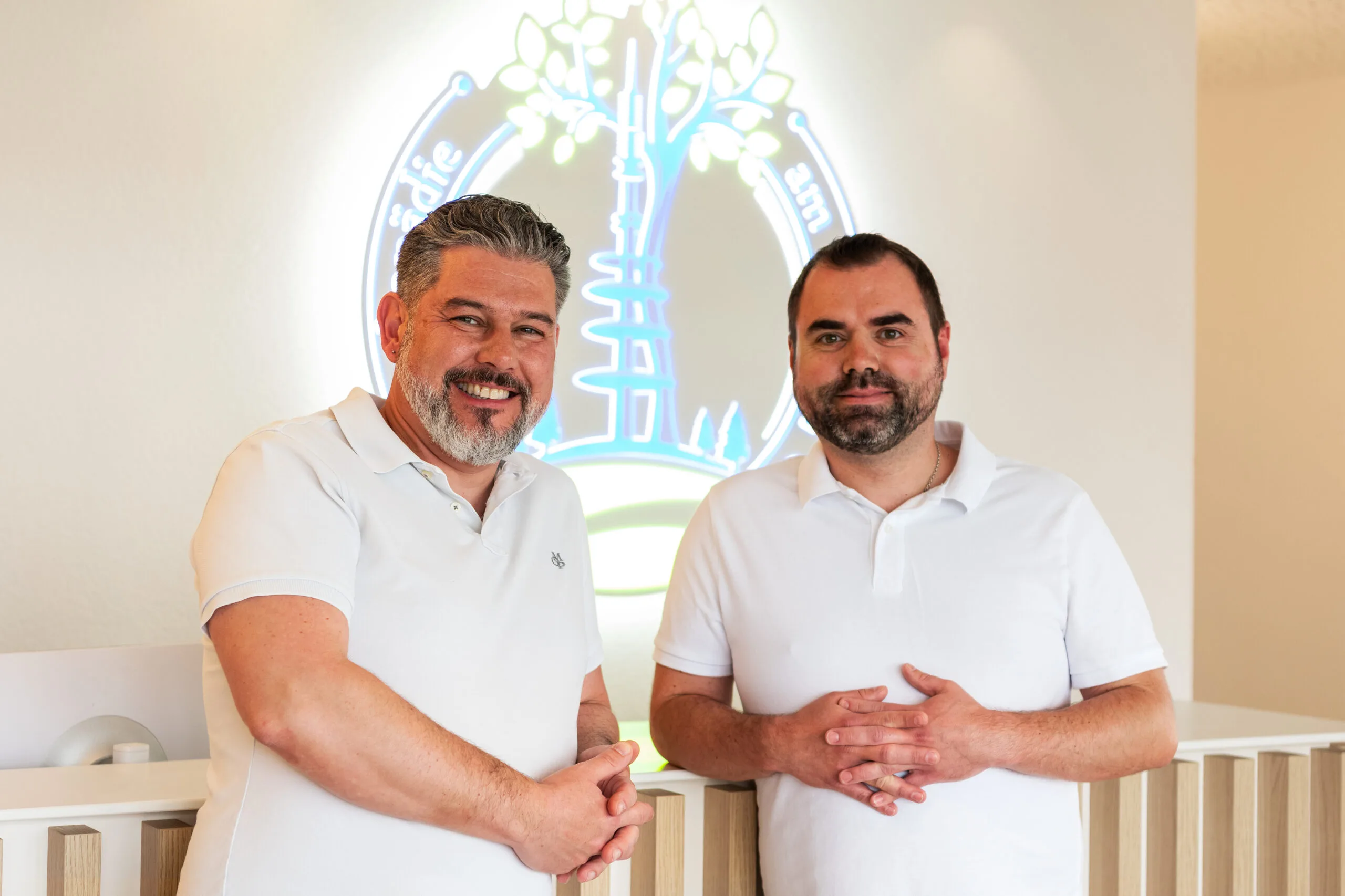 Dr. Martin Jäger und Dr. Oliver Staneff in ihrer Praxis